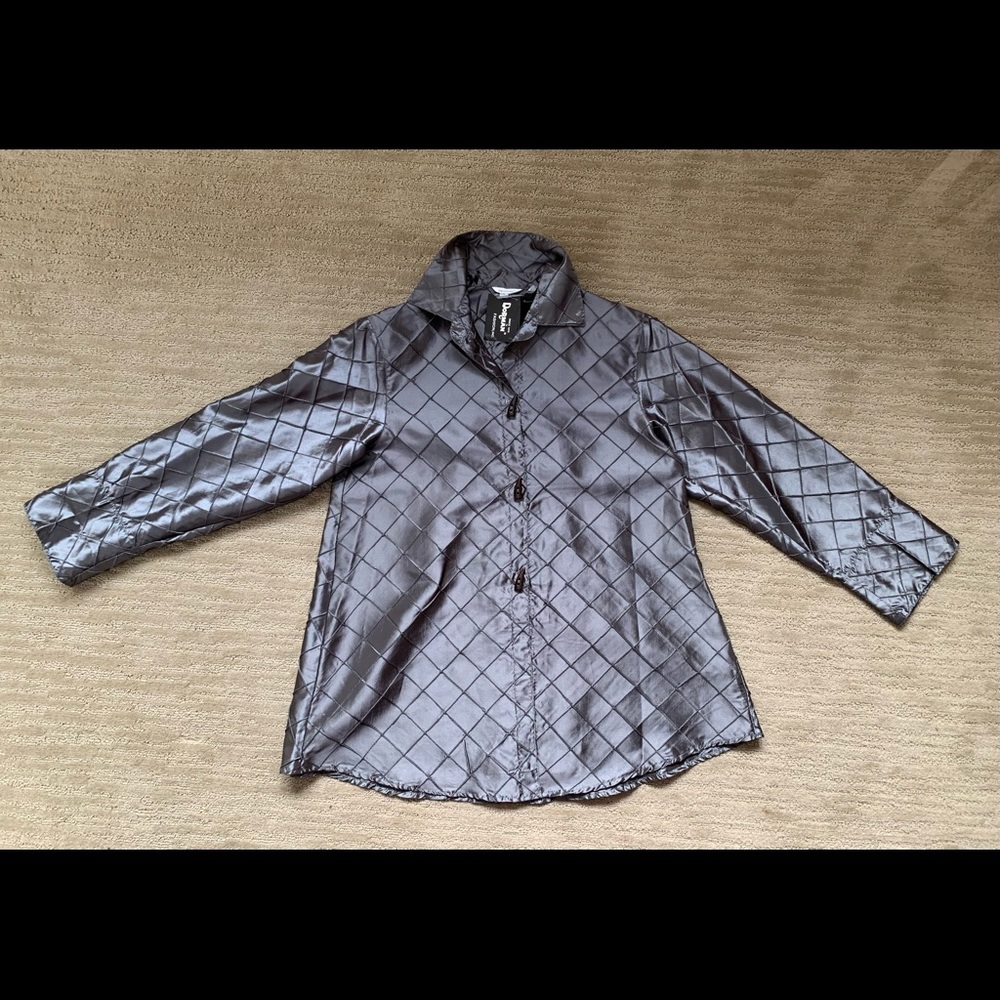 Size small gun metal color shacket/jacket. Light weight, flare style.